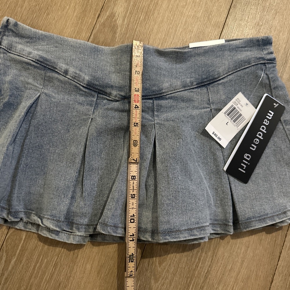 Madden Girl Junior's Pleated Denim Light Wash Hem Skort Side Zip Large NEW - Picture 8 of 9